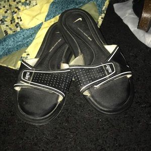 velcro nike foam slides